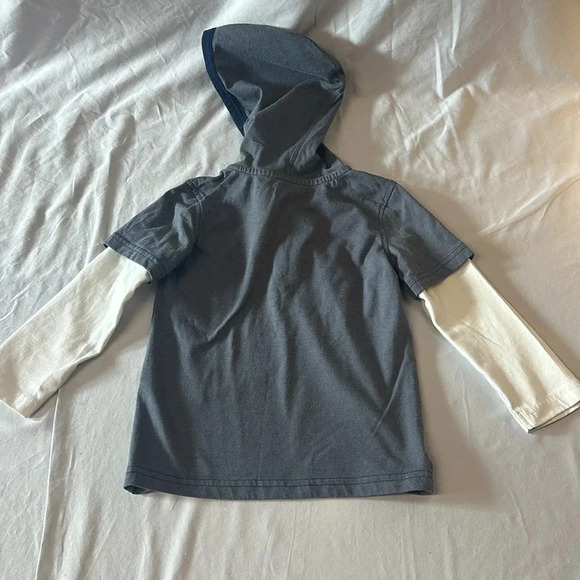 Calvin Klein - long sleeve hooded T-shirt. Size 3T - Picture 4 of 4